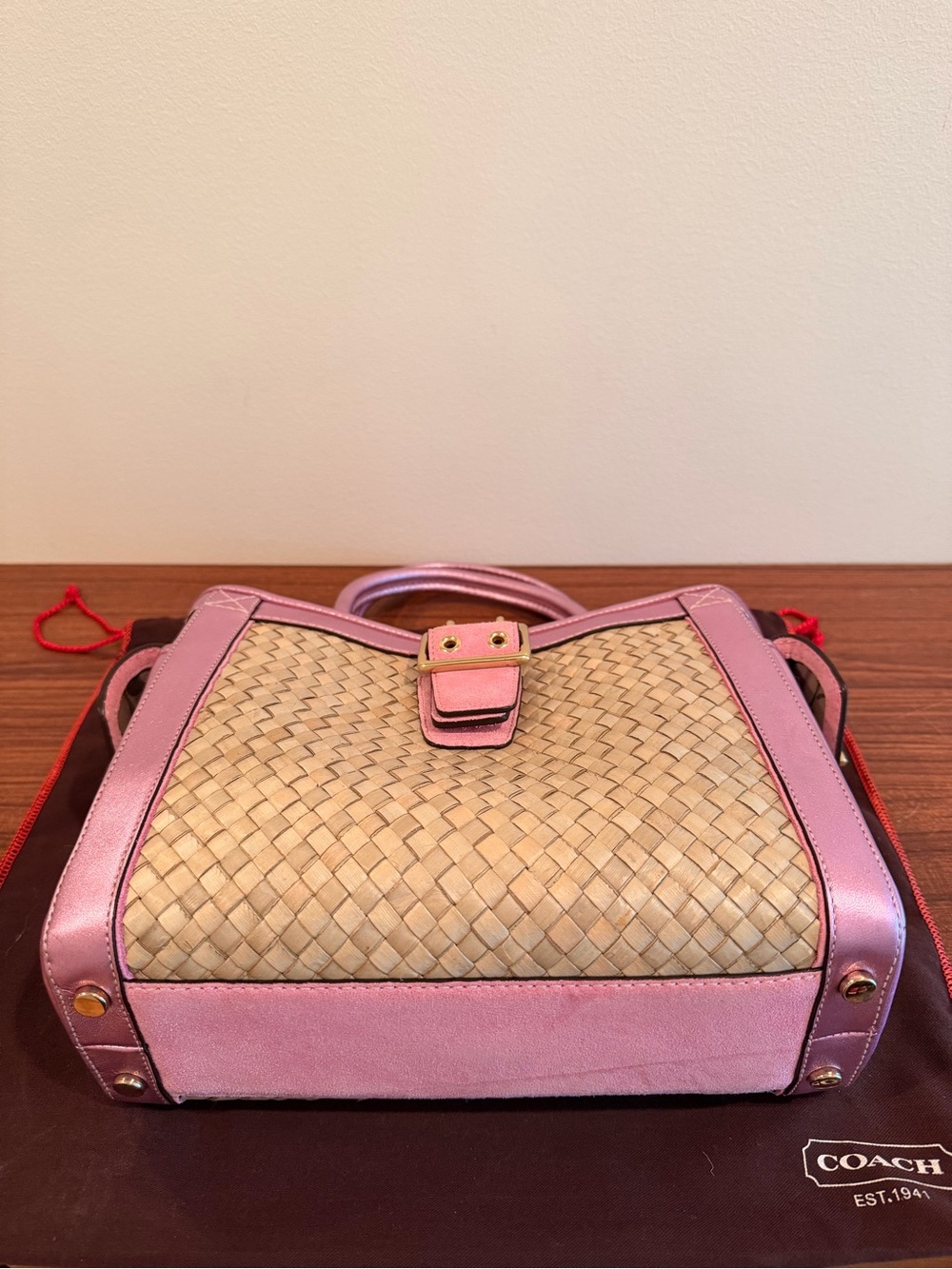 Coach vintage mid 2000s woven straw soho tote with coral pink suede trim. - Picture 5 of 7